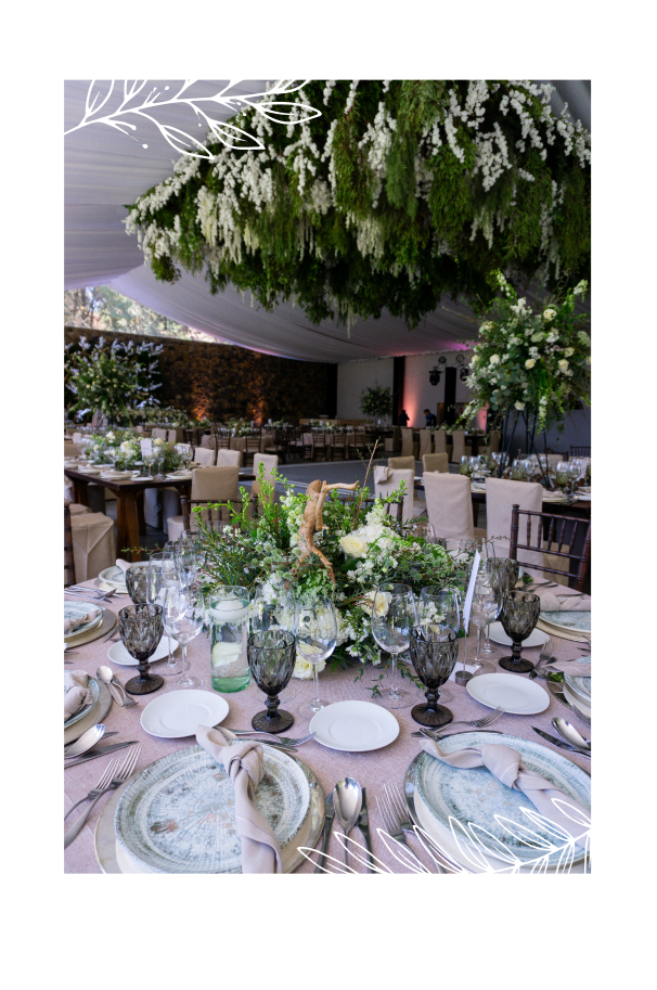 Imagen de centro de mesa y mas detalles hermosos de boda realizado por oscar velasco